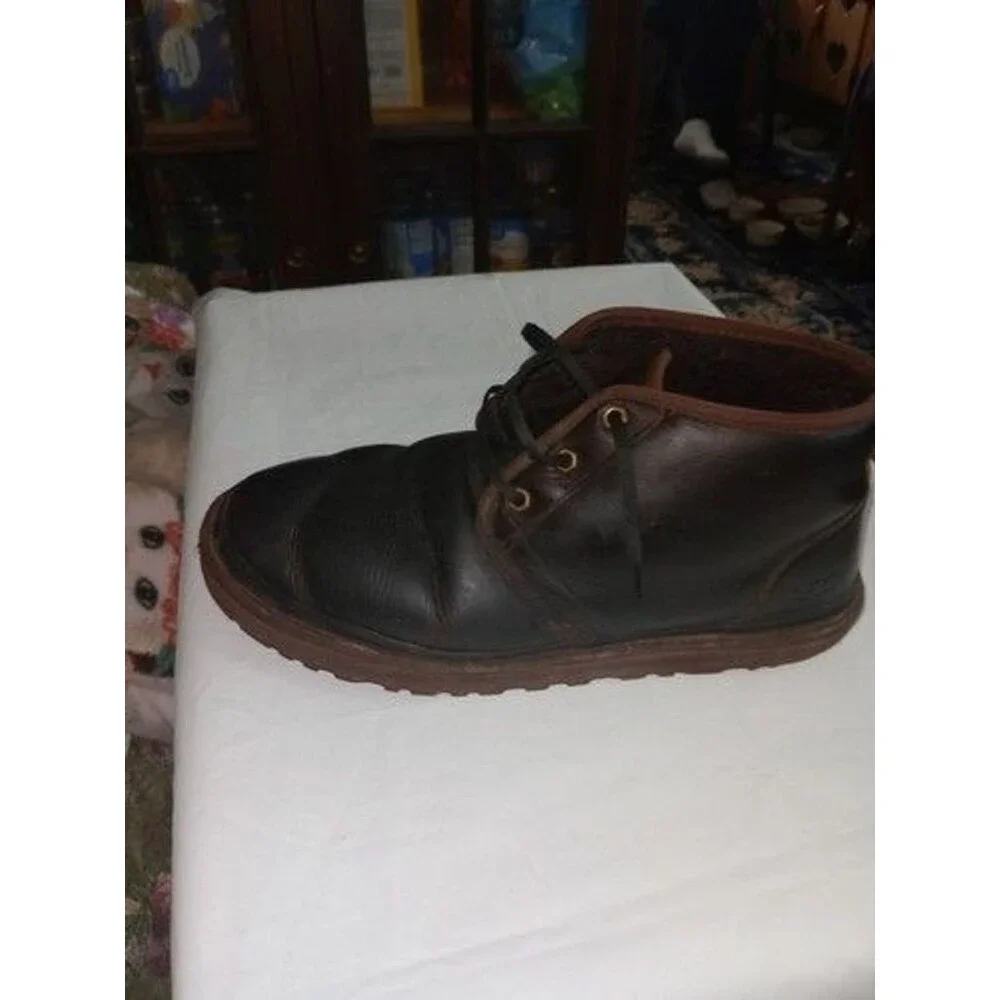 Mens UGG Neumel Leather Wool-Lined Chukka Boots Size 11 Brown Sheepskin Lace Up